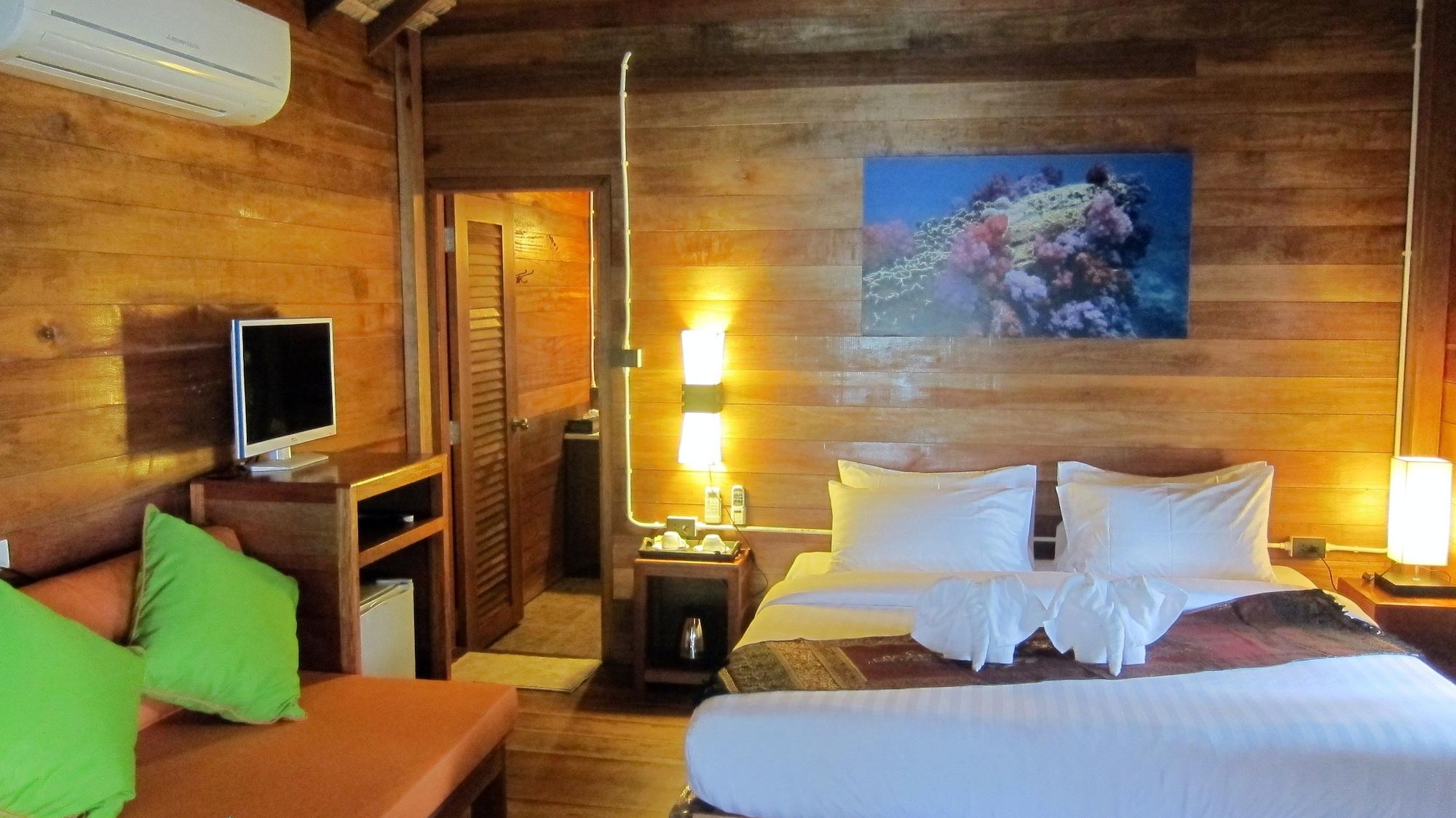 Ten Moons Lipe Resort Екстер'єр фото
