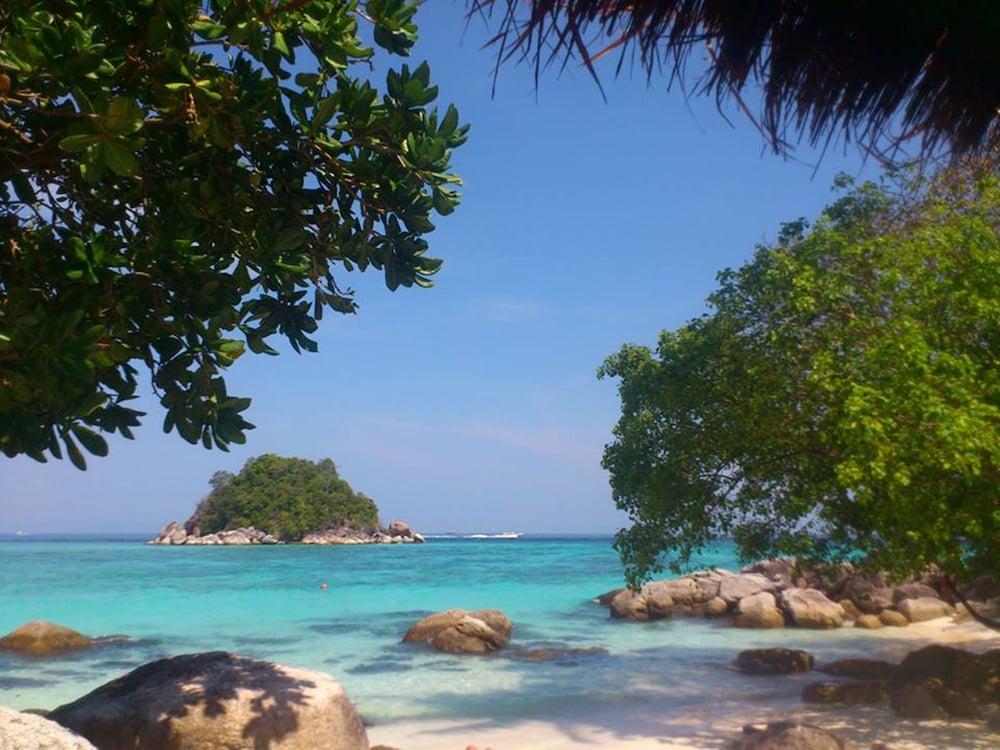 Ten Moons Lipe Resort Екстер'єр фото