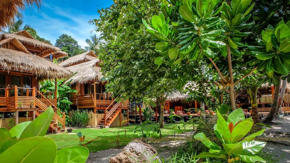 Ten Moons Lipe Resort Екстер'єр фото