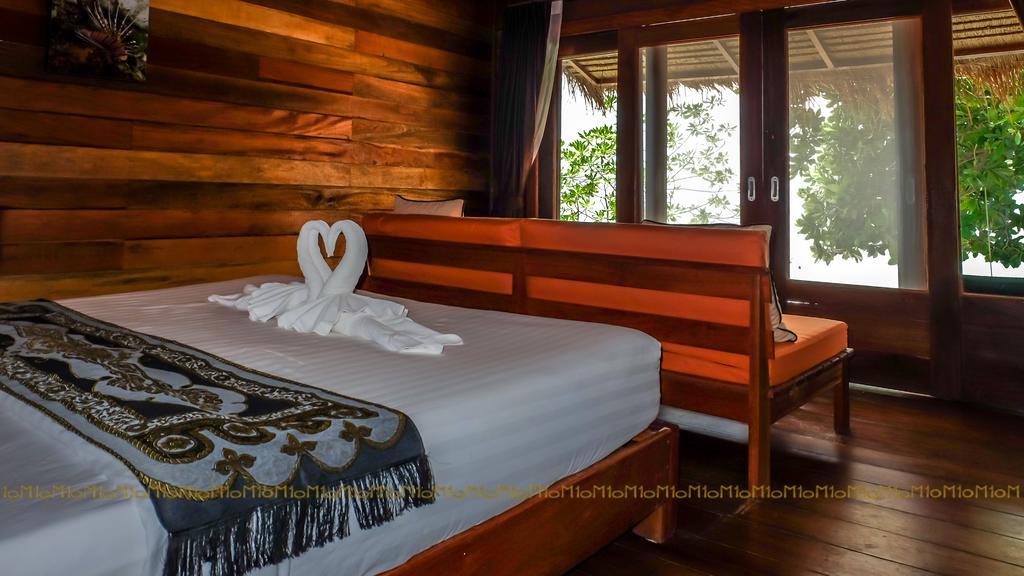 Ten Moons Lipe Resort Екстер'єр фото