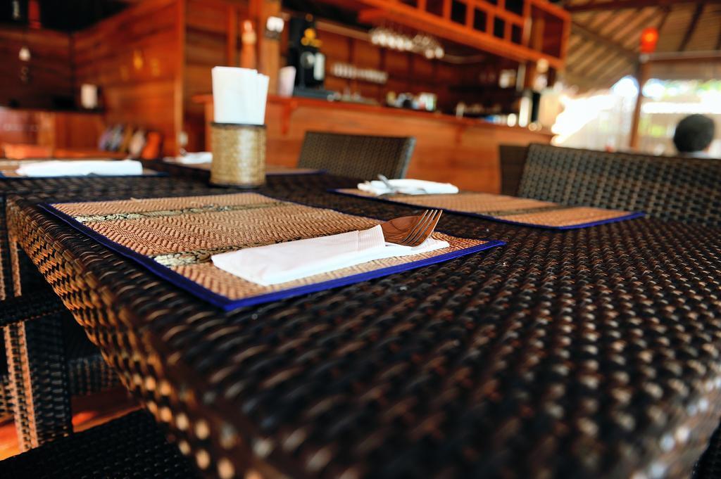 Ten Moons Lipe Resort Екстер'єр фото
