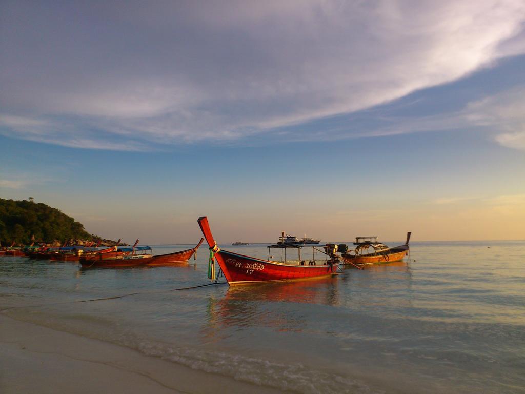 Ten Moons Lipe Resort Екстер'єр фото