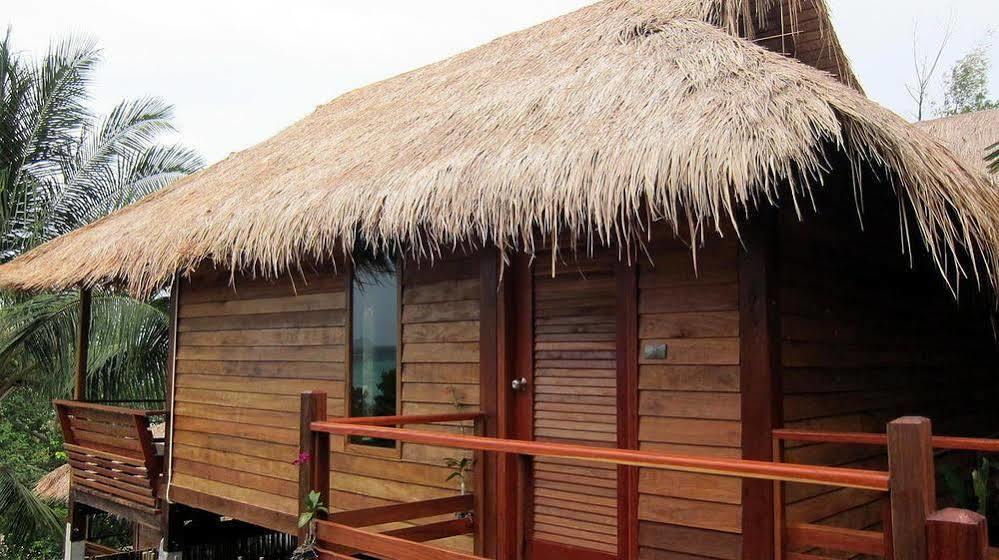 Ten Moons Lipe Resort Екстер'єр фото