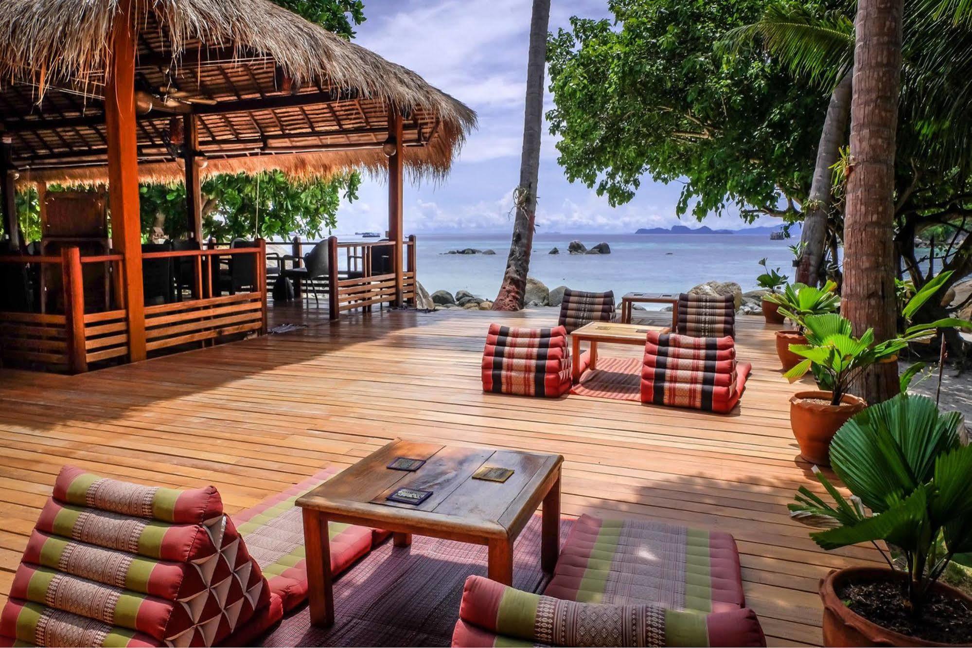 Ten Moons Lipe Resort Екстер'єр фото