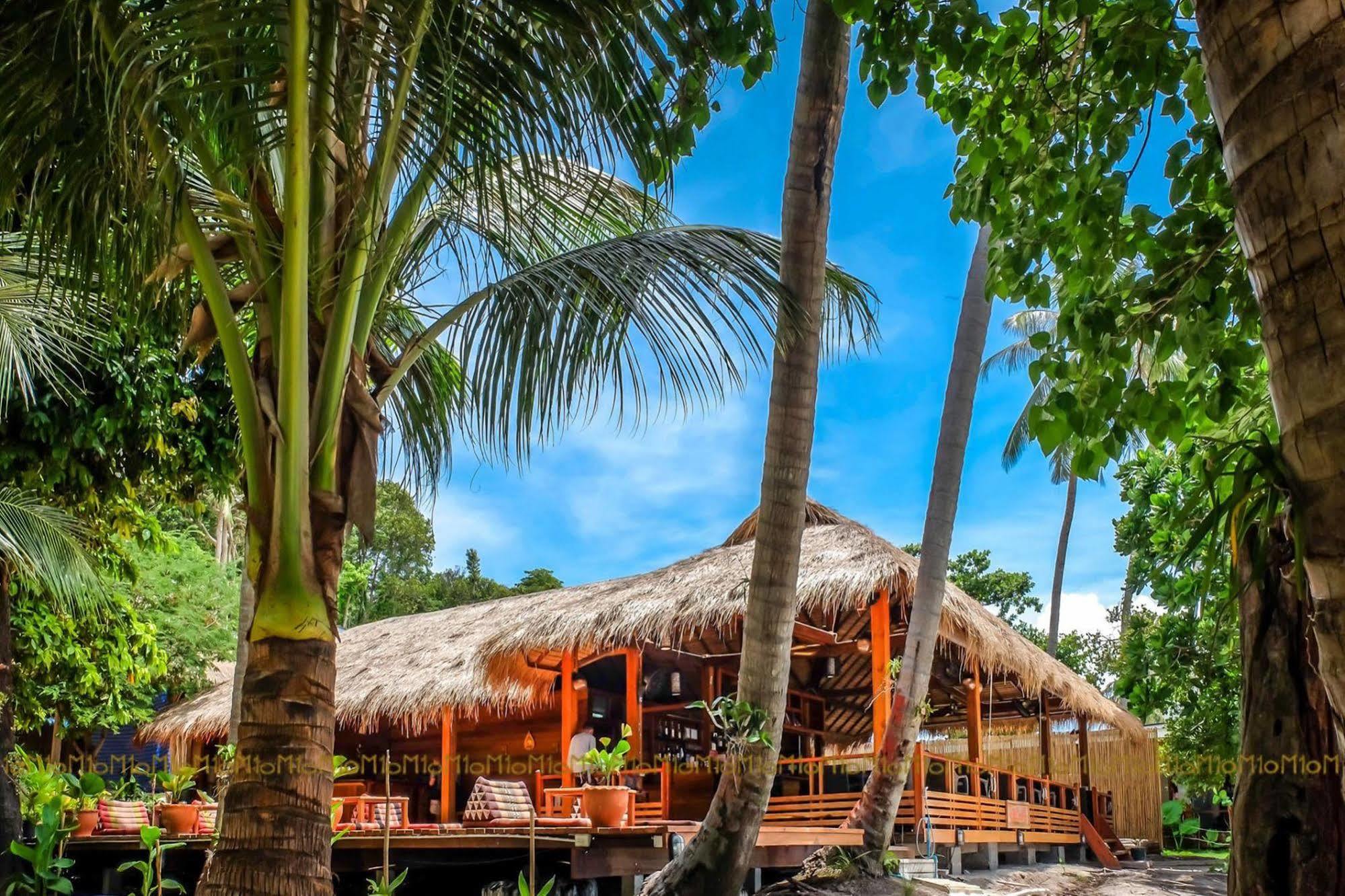 Ten Moons Lipe Resort Екстер'єр фото