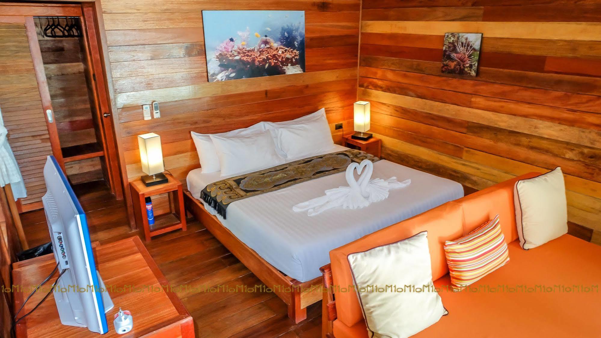 Ten Moons Lipe Resort Екстер'єр фото